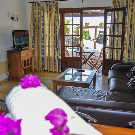 Eslanzarote Victoria, Heated Pool, Super Wifi, Sat Tv Villa