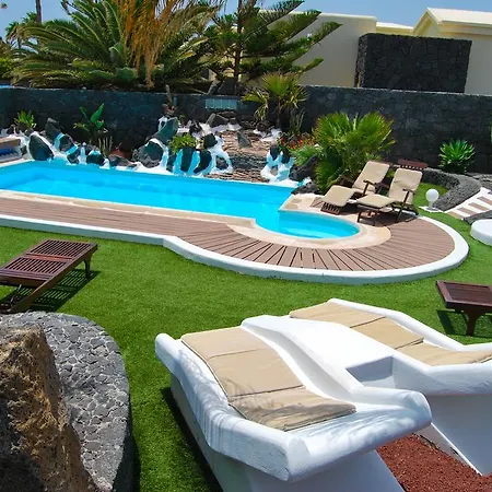 Villa Eslanzarote Victoria, Heated Pool, Super Wifi, Sat Tv *