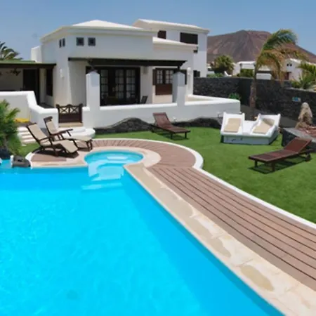 Eslanzarote Victoria, Heated Pool, Super Wifi, Sat Tv