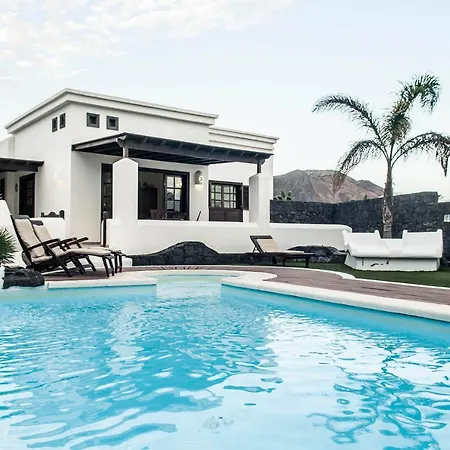 Eslanzarote Victoria, Heated Pool, Super Wifi, Sat Tv Villa