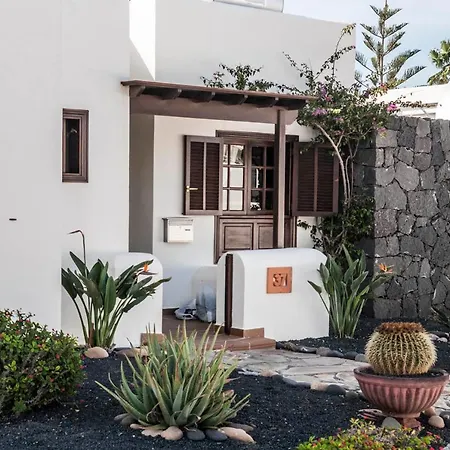 Villa Eslanzarote Victoria, Heated Pool, Super Wifi, Sat Tv *