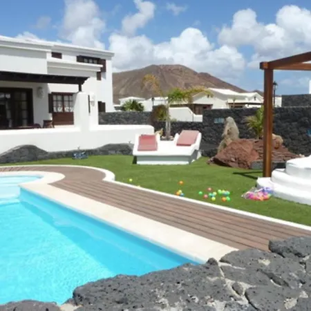 Eslanzarote Victoria, Heated Pool, Super Wifi, Sat Tv Villa *